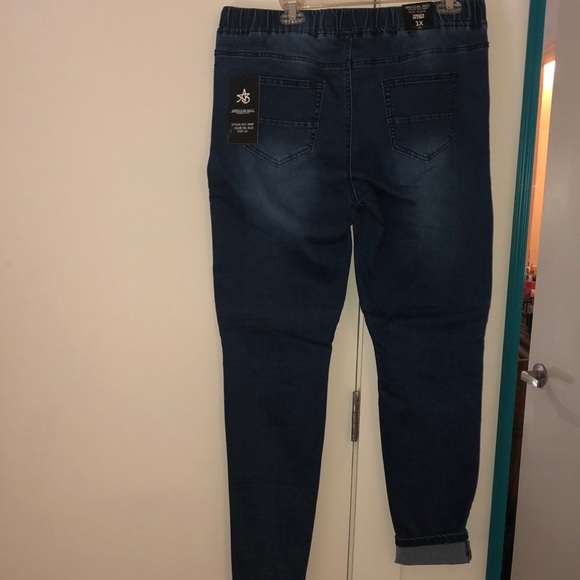 Plus Size Distressed Super Skinny Jeans - Picture 3 of 6